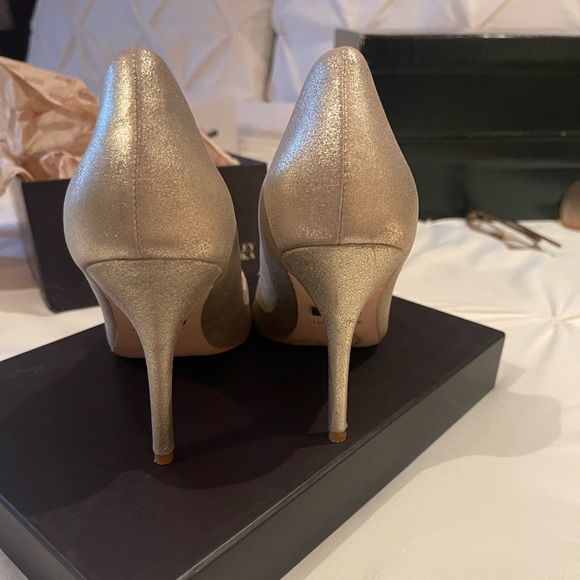 BADGLEY MISCHKA DAVIDA II GOLD SATIN SHOES SZ 71/2 - Picture 2 of 8